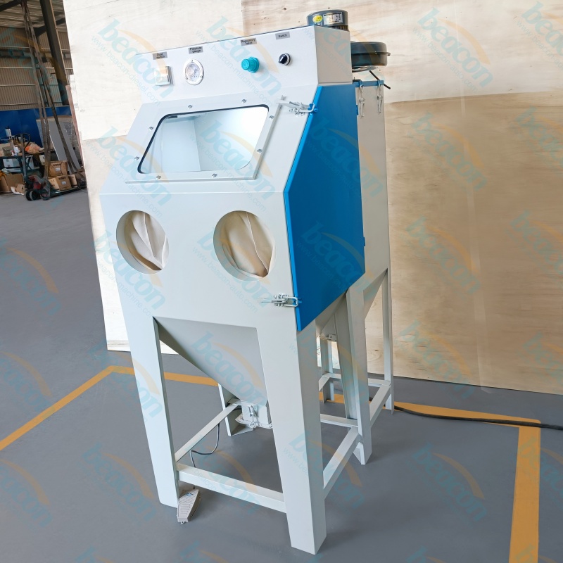 {High Quality Automatic Wet and Dry Sand Blasting Machine with Pulse Dust Collector}
