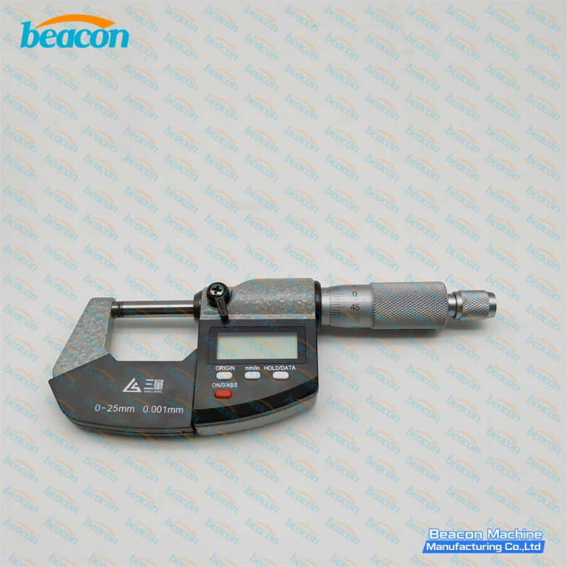 {Digital and Mechanical Dual Readout Outside Micrometer}